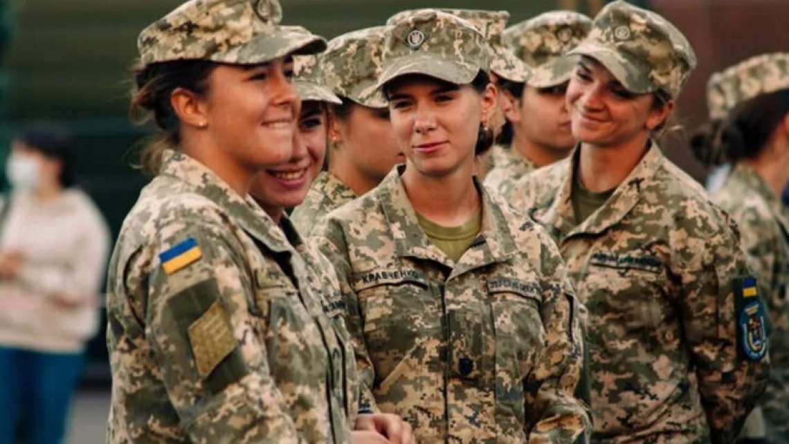 Мобілізація жінок 2026: кому з українок загрожує "розшук" та чи закриють виїзд за кордон